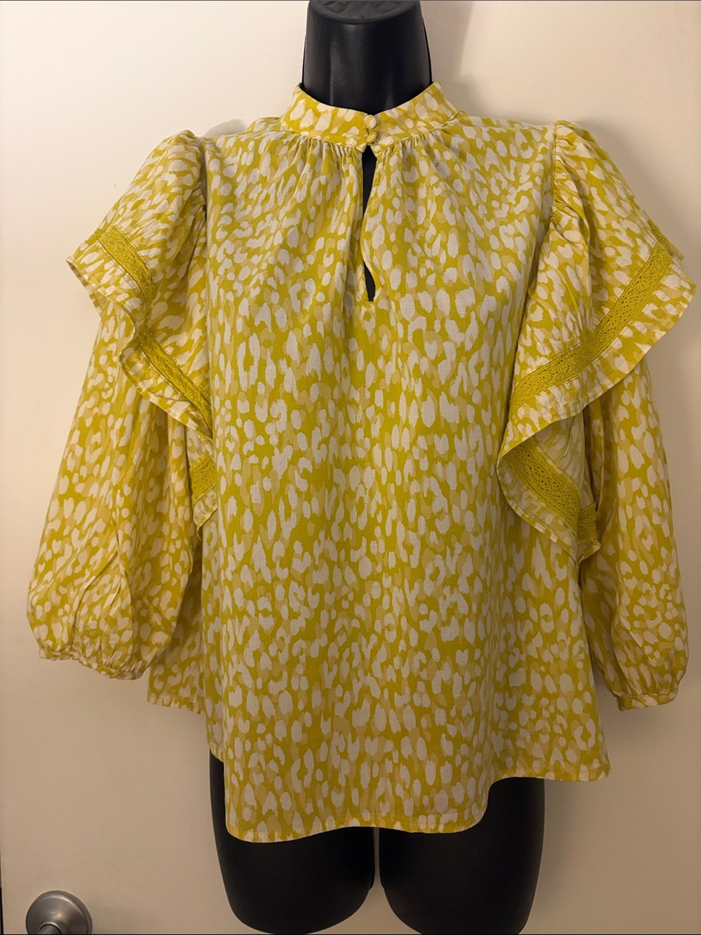 Who What Wear Cotton Chartreuse Printed Ruffle Sleeve BOHO Blouse SZ XS